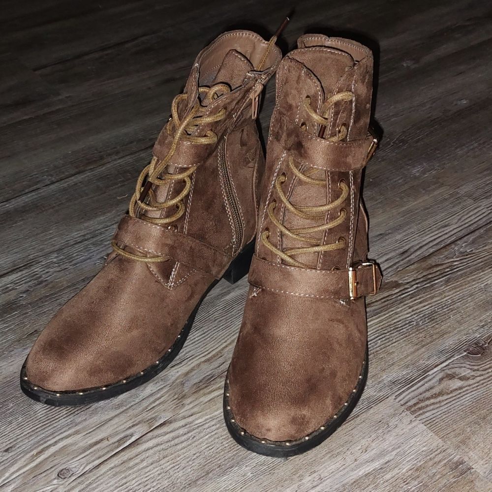 Brown lace up boots  Sz 9 NWOT